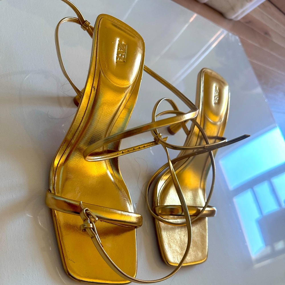 Kitten heels in gold by Zara
